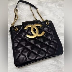 NIB Chanel makeup beauty bag purse chain flap black cc crossbody